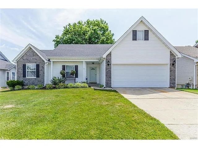 340 Misty Valley Dr photo 1