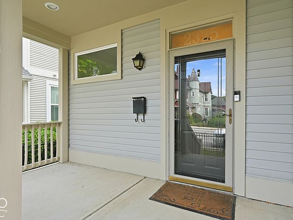 3rd image of 2325 N Delaware St