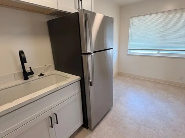 Dixon Townhouse — Photo 24
