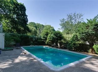 35 Midway Rd, Chestnut Ridge, NY 10977