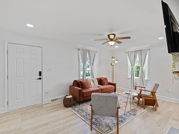 5th image of 612 E Club Blvd