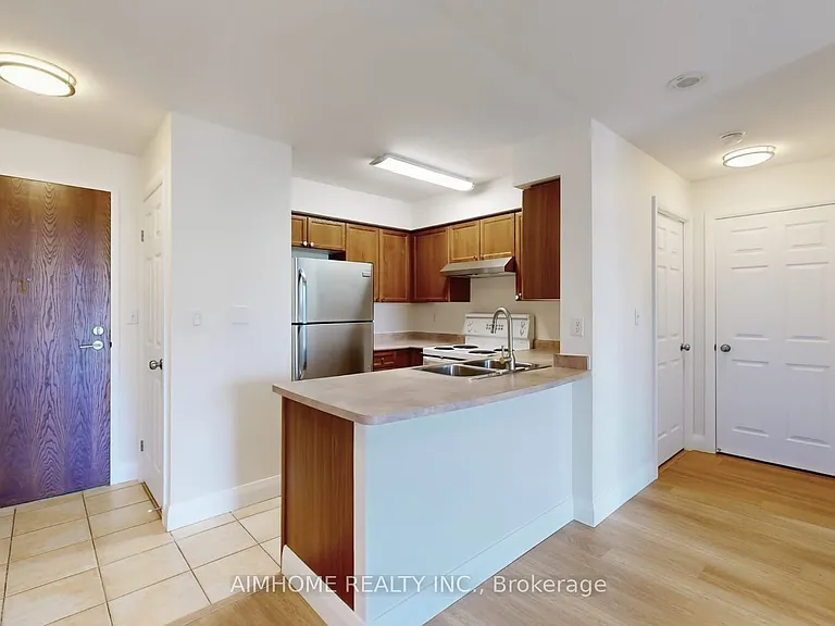 3 Ellesmere St #413 — Photo 3