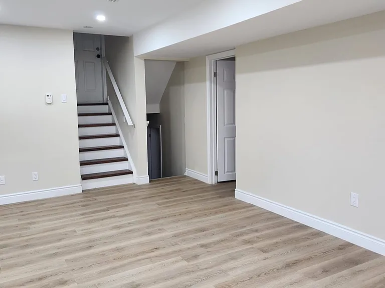 464 Thorndale Dr #BASEMENT — Photo 12