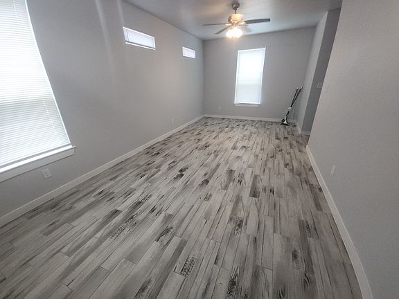 5th image of 1120 W Spurgeon St