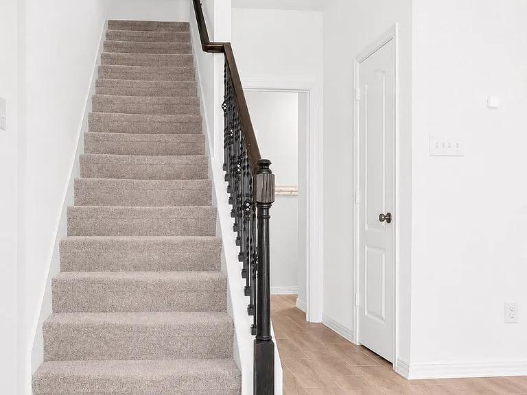 3730 Malibu Dr — Photo 9