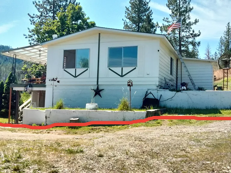 Side view of house with rental area outlined in red.