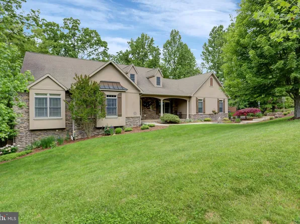 11396 Weatherstone Dr, Waynesboro, PA 17268