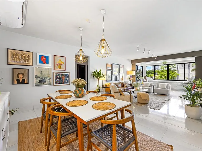 1504 Avenue Ashford Cond Sea Vw #2C — Photo 3