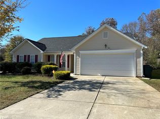 516 Walnut Crossing Dr, Whitsett, NC 27377