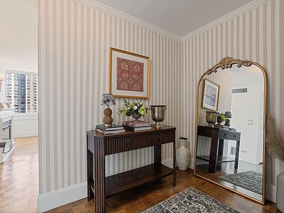 4th image of 1 E Schiller St APT 16C