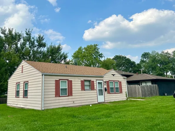 1102 Theodore St, Crest Hill, IL 60403