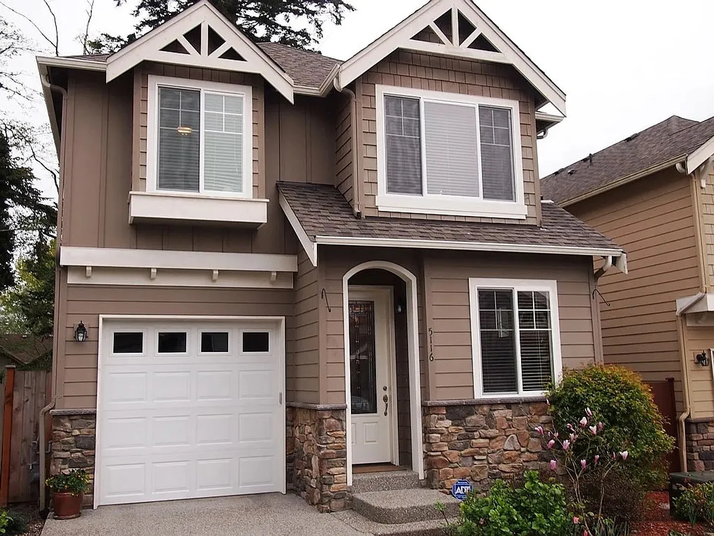 Gorgeous 3 bedroom Home for Rent in Edmonds — Photo 1