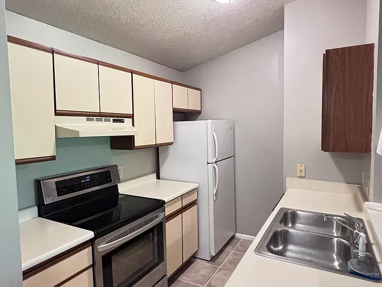 4351 Village Parkway Cir W #10 — Photo 5