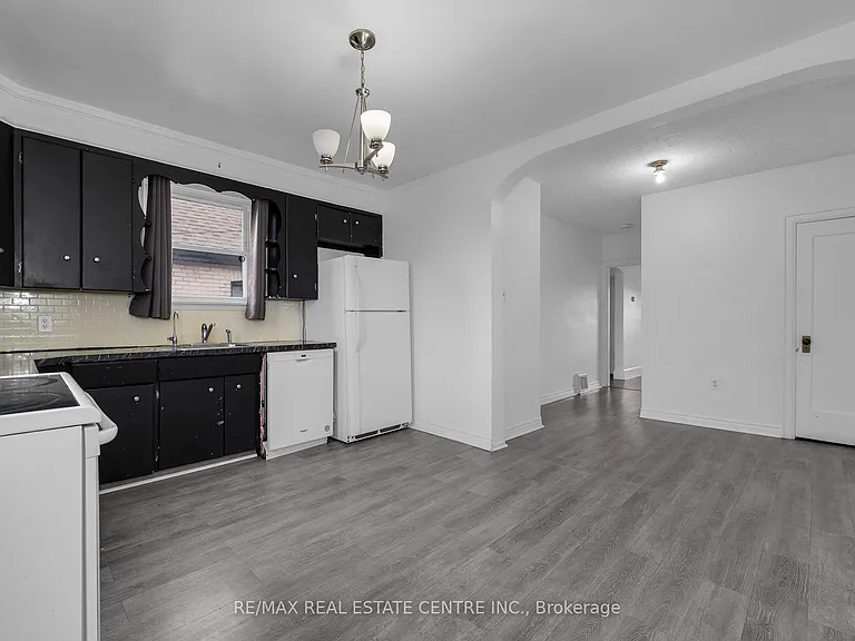 29 Harrison Ave — Photo 15