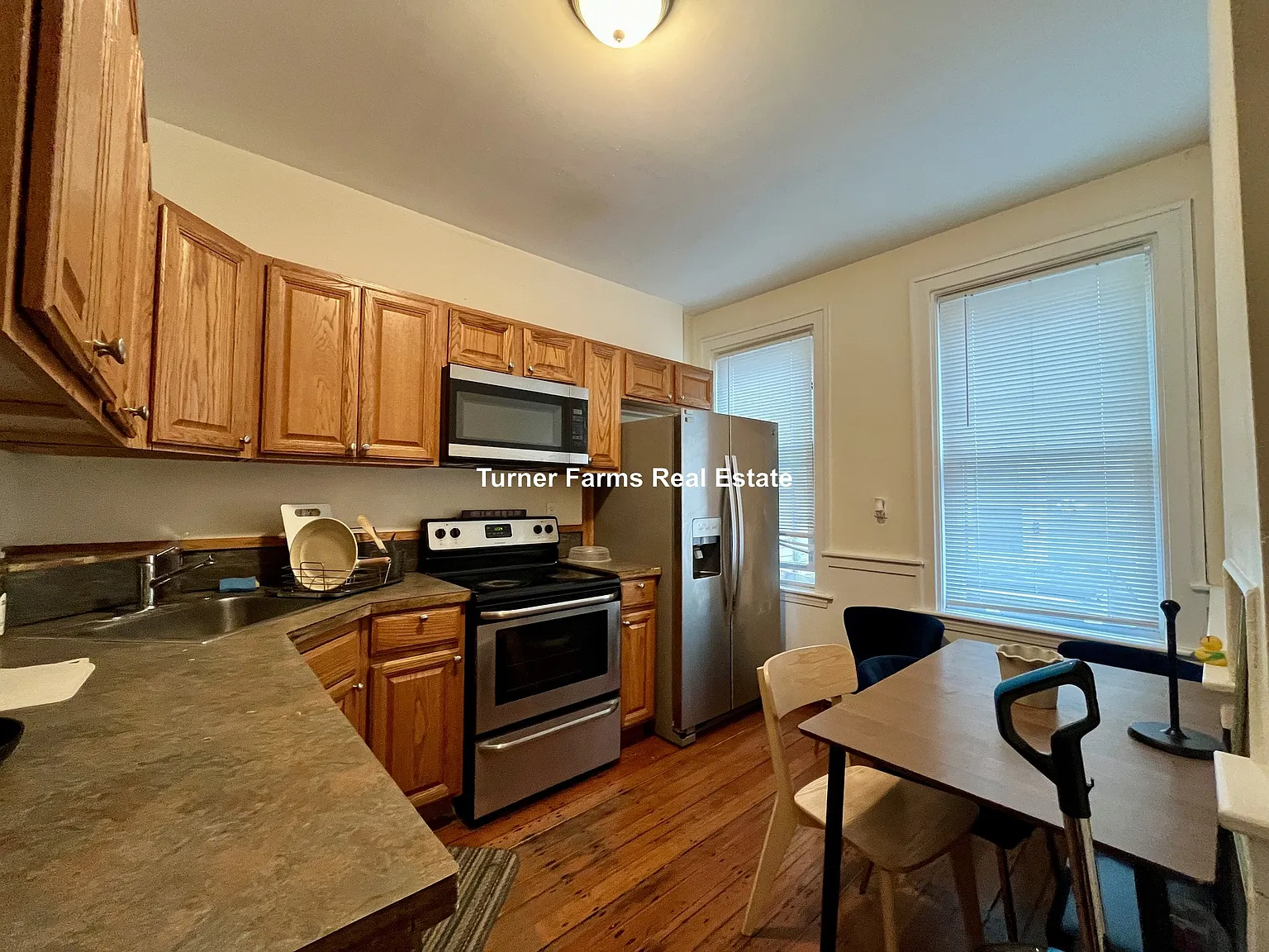 3 bed, 1.5 bath, 9999 sqft, $4,200 — Photo 4