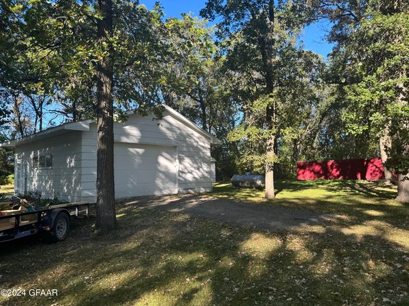 13835 Highway 5, Cavalier, ND 58220