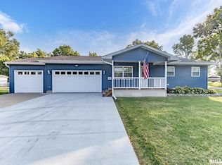 400 6th Ave, Camanche, IA 52730