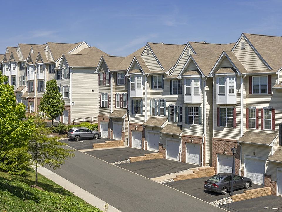 2nd image of 27 Conover Ter #1027