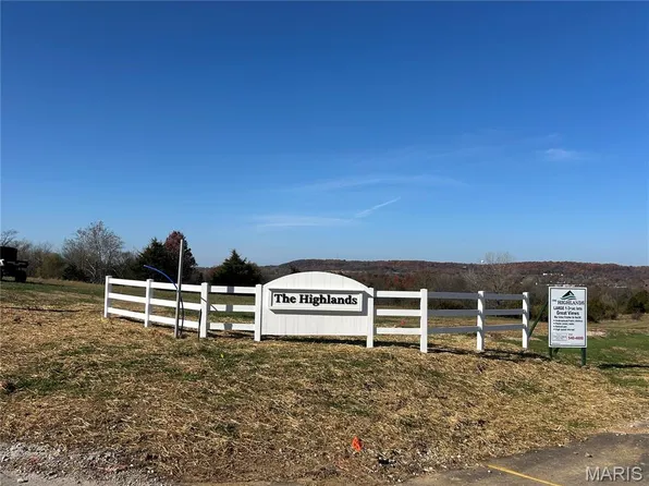 667 Nine Highlands Rd, Pacific, MO 63069