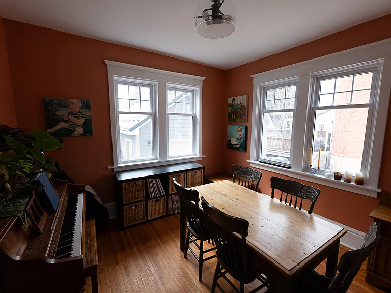 610 Woolwich St — Photo 1