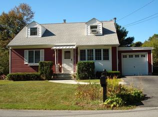 8 Schryver Ln, Hyde Park, NY 12538