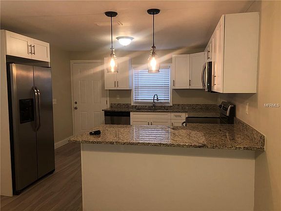 4th image of 4006 Garden Ln