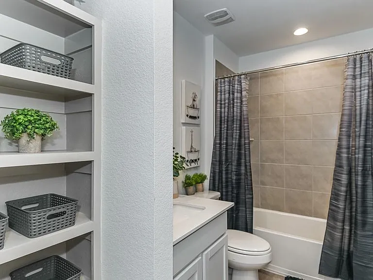 7918 Murciana Dr — Photo 8