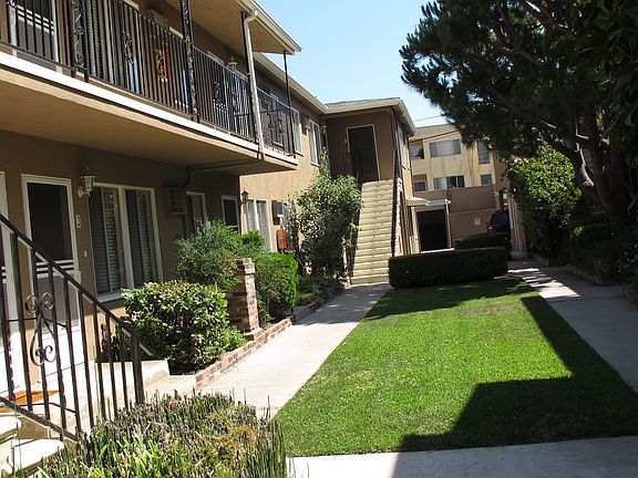 4th image of 10834 Bloomfield St APT 3