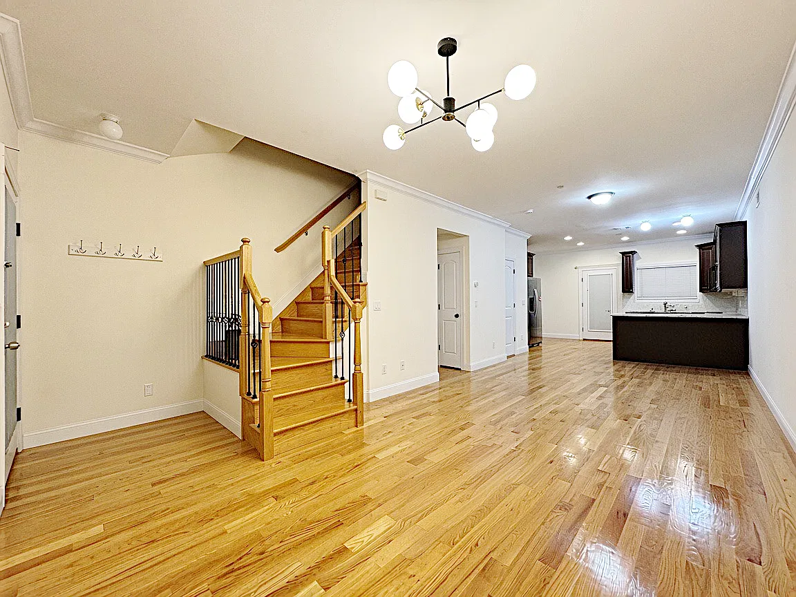 3 bed, 2.5 bath, 1817 sqft, $3,500 — Photo 2