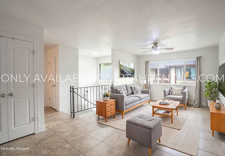 338 Cedarwood Dr — Photo 2