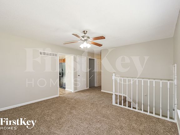 3rd image of 700 NW Oxford Dr