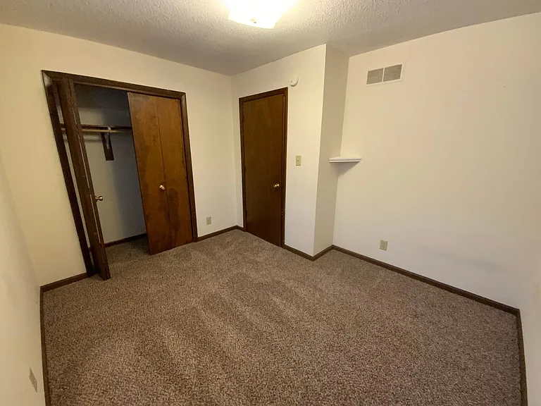 560 N East Park Ln — Photo 49