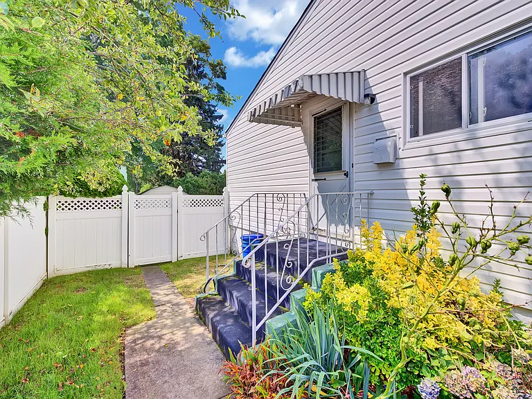 84 White Oak St #2 — Photo 4