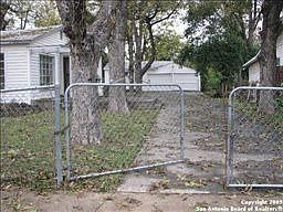 3rd image of 821 Saldana St