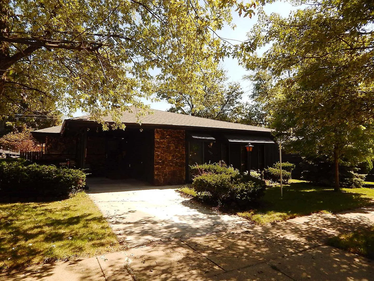 15327 Meadow Ln photo 1