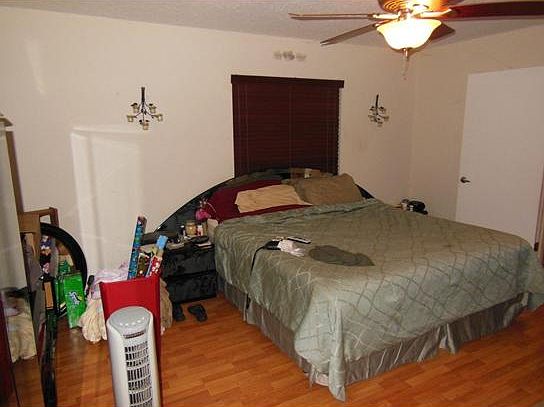 4th image of 4921 Weymouth St