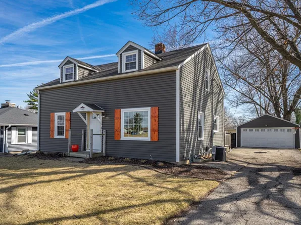 932 W 2nd St, Byron, IL 61010