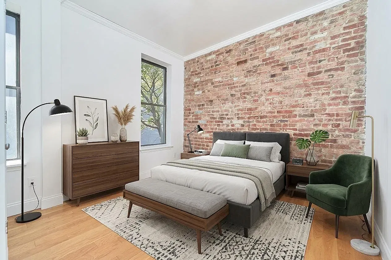 211 Avenue A — Photo 3