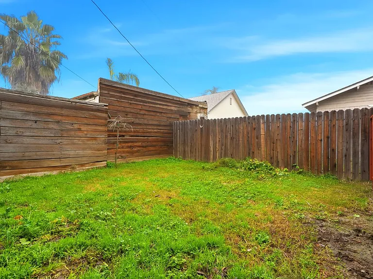 910 N Kaweah St — Photo 18