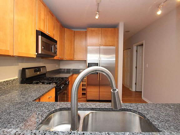 5th image of 2221 N Clifton Ave APT 1E