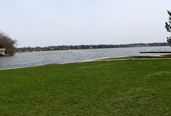 4th image of 1203 N Lake Shore Dr