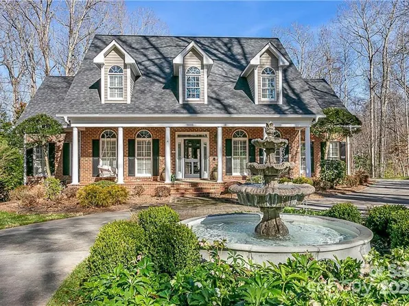 8820 Alpine Cir, Charlotte, NC 28270