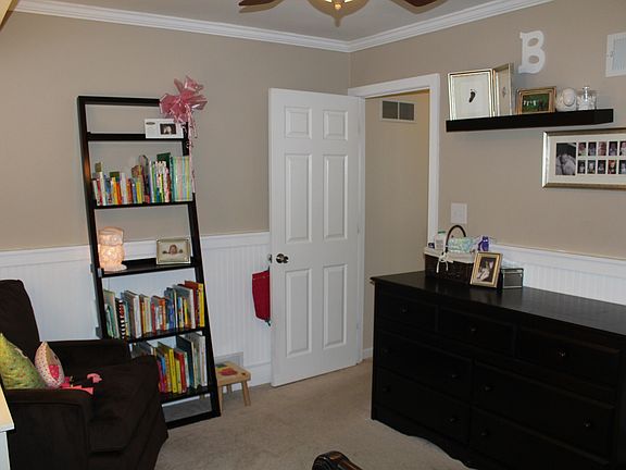 3rd image of 384 Westglen Village Dr