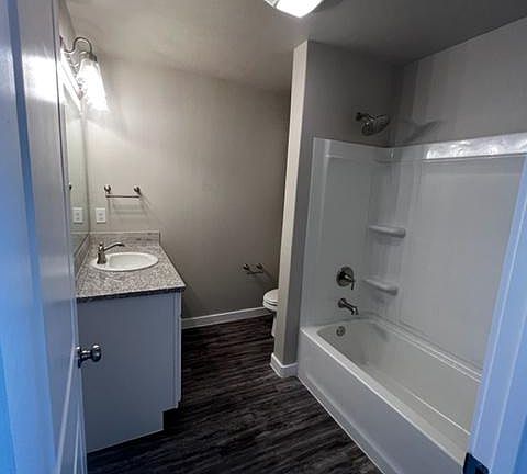 Ensuite bath in Primary bedroom