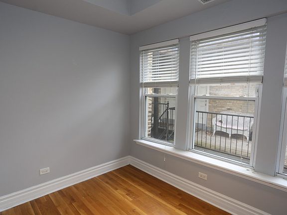 5th image of 2455 W Sunnyside Ave