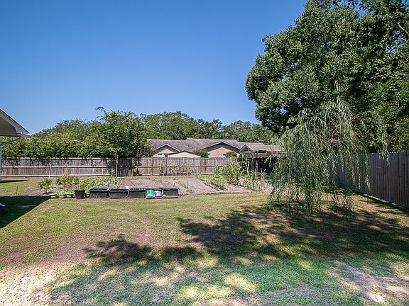 4th image of 6 Villa Cove Dr