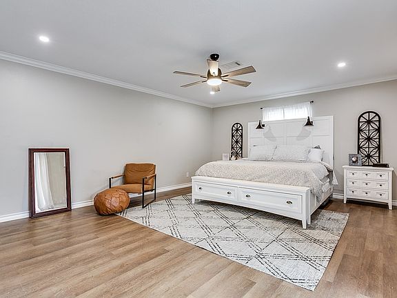 4th image of 3218 Briargrove Ln