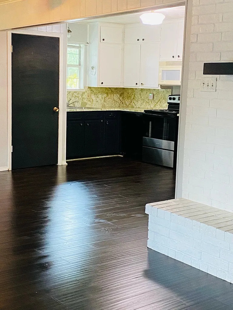 3 bed, 1400 sqft, $2,300 — Photo 3