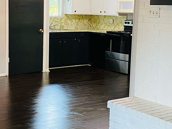3rd image of 718 Crescent St