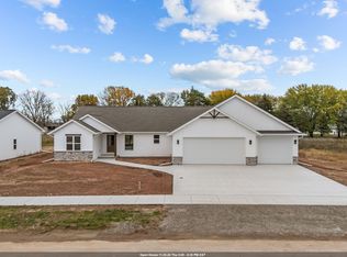 N8856 Galway Ln, Menasha, WI 54952